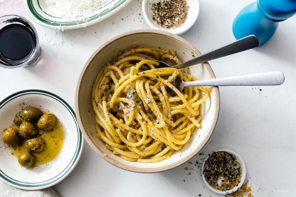 Everything Bagel Spice Aglio E Olio Pasta | www.iamafoodblog.com