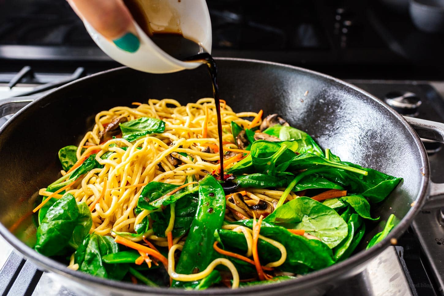 making lo mein | www.iamafoodblog.com